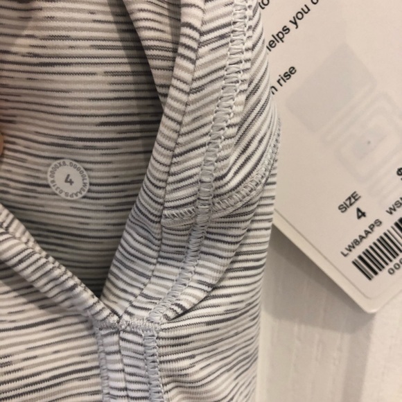 NWT Lululemon On The Fly Skirt- size 4 - Picture 4 of 6